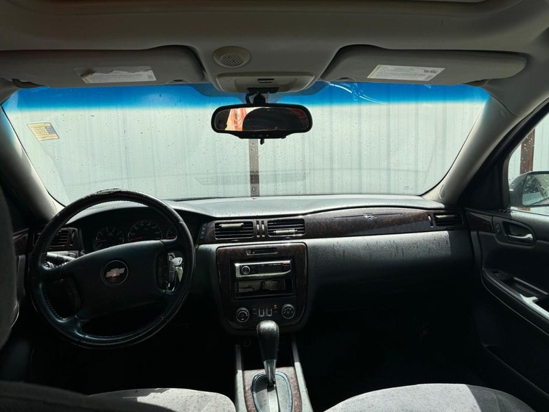 Chevrolet Impala Vehicle Full-screen Gallery Image 08