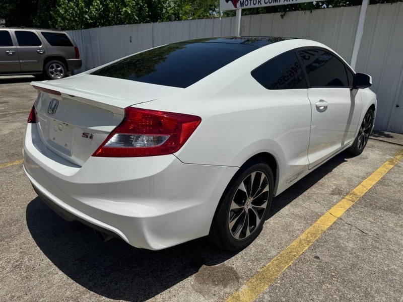 Honda Civic Coupe Vehicle Full-screen Gallery Image 05