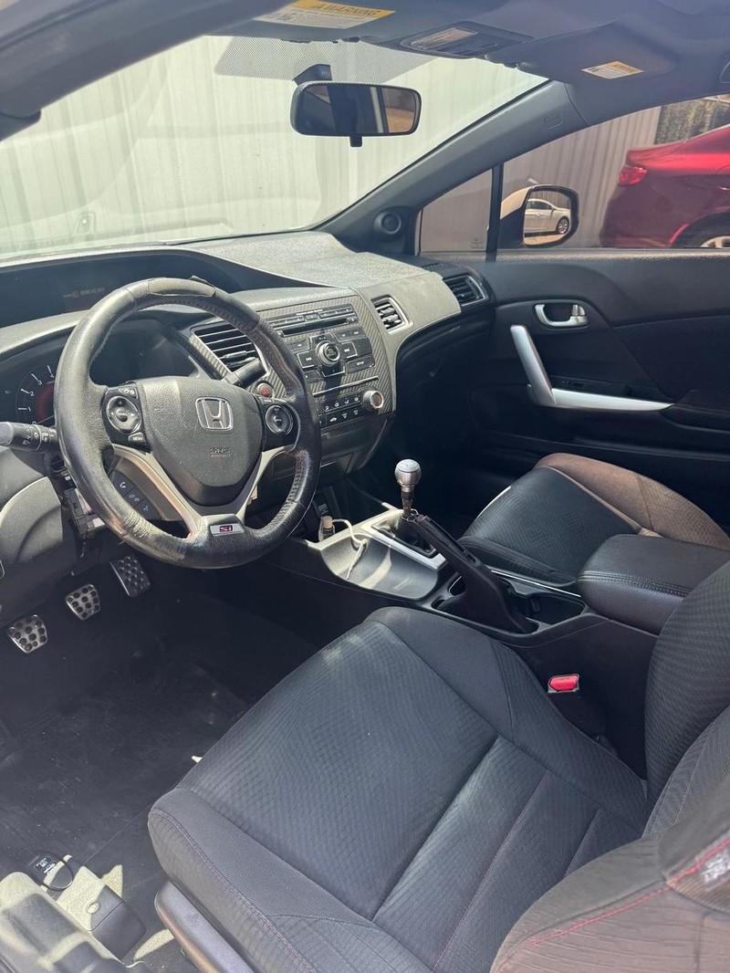 Honda Civic Coupe Vehicle Full-screen Gallery Image 08
