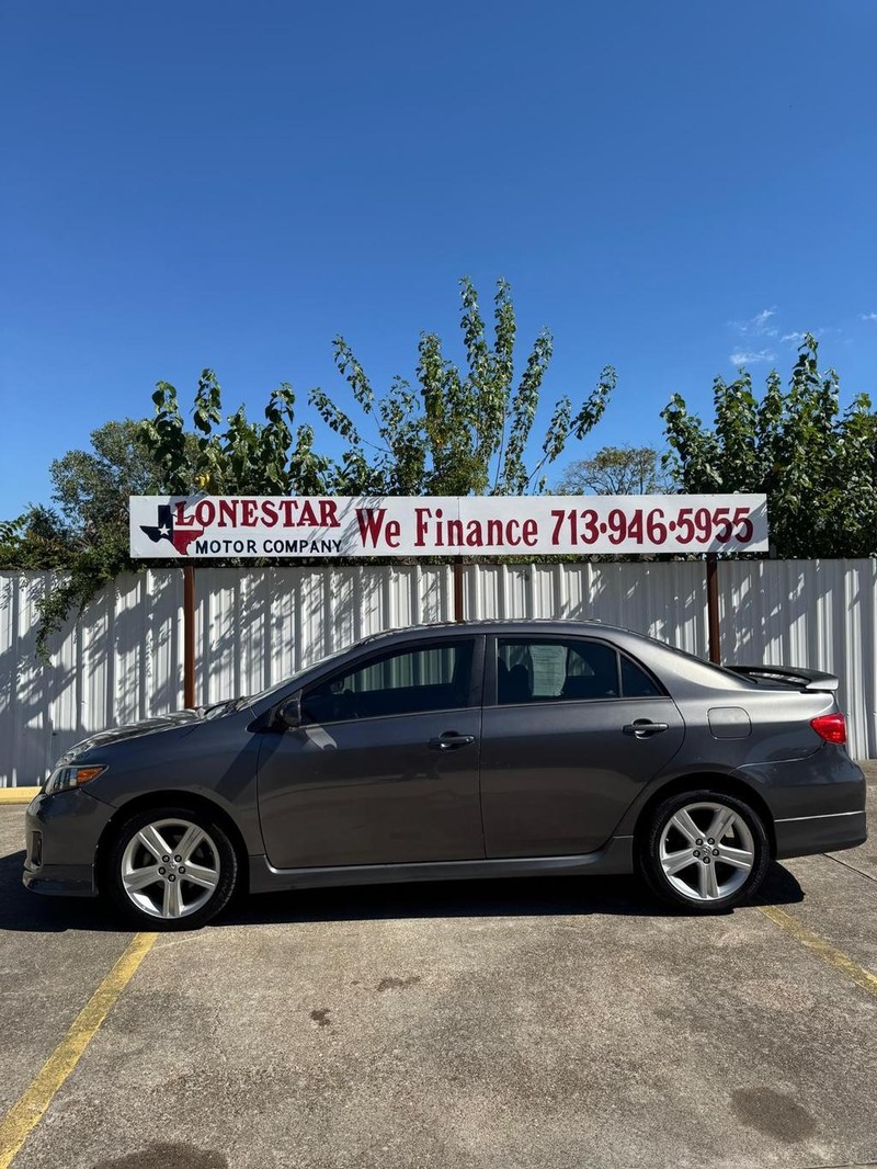 Toyota Corolla Vehicle Full-screen Gallery Image 08