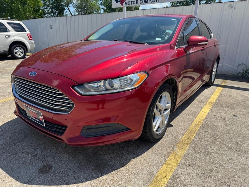Ford Fusion Vehicle Full-screen Gallery Image 02