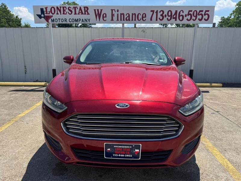 Ford Fusion Vehicle Full-screen Gallery Image 03