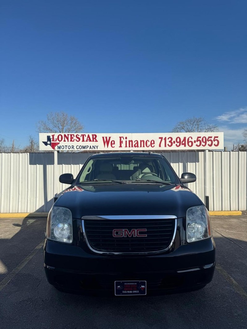 GMC Yukon Vehicle Full-screen Gallery Image 03