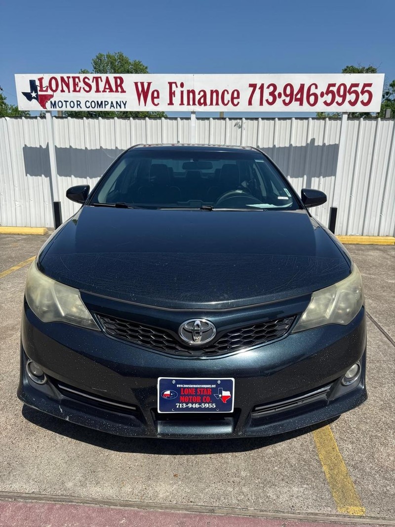 Toyota Camry Vehicle Full-screen Gallery Image 03