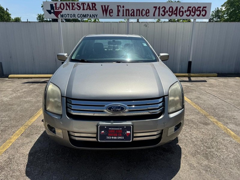 Ford Fusion Vehicle Full-screen Gallery Image 03