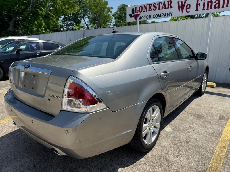 Ford Fusion Vehicle Full-screen Gallery Image 04