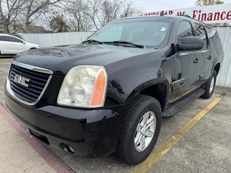 GMC Yukon XL Vehicle Full-screen Gallery Image 02