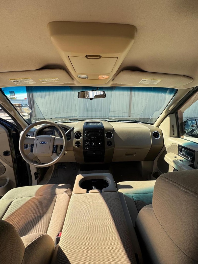 Ford F-150 Vehicle Full-screen Gallery Image 08