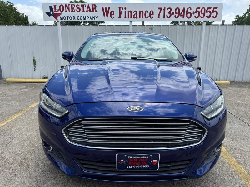 Ford Fusion Vehicle Full-screen Gallery Image 03