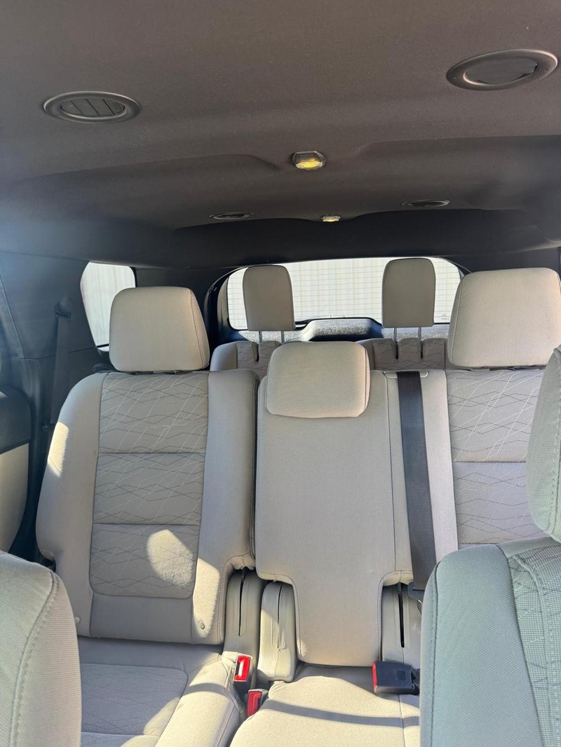 Ford Explorer Vehicle Full-screen Gallery Image 10