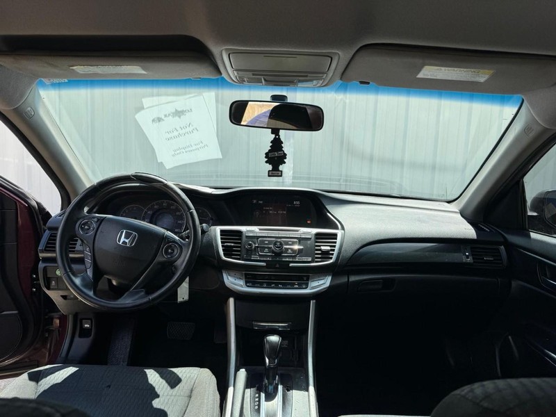 Honda Accord Sedan Vehicle Full-screen Gallery Image 10