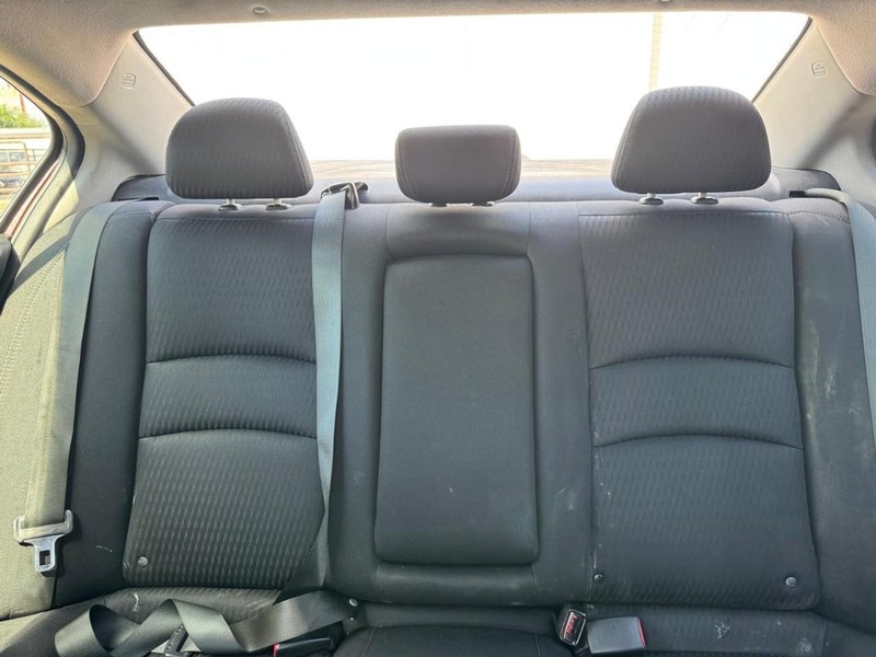Honda Accord Sedan Vehicle Full-screen Gallery Image 11