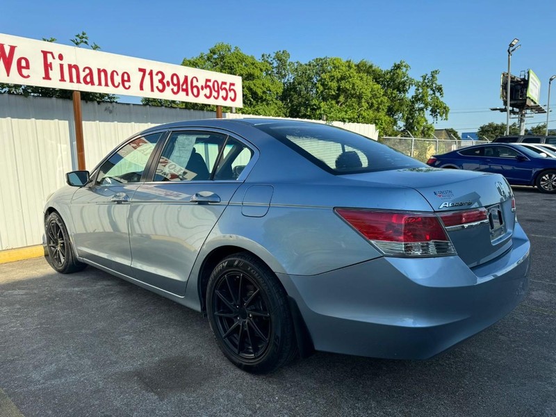 Honda Accord Sedan Vehicle Full-screen Gallery Image 05