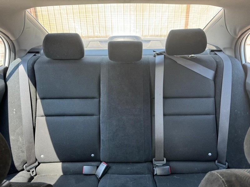 Honda Civic Sedan Vehicle Full-screen Gallery Image 09