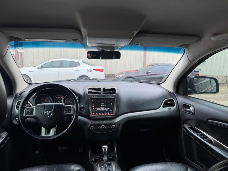 Dodge Journey Vehicle Full-screen Gallery Image 09