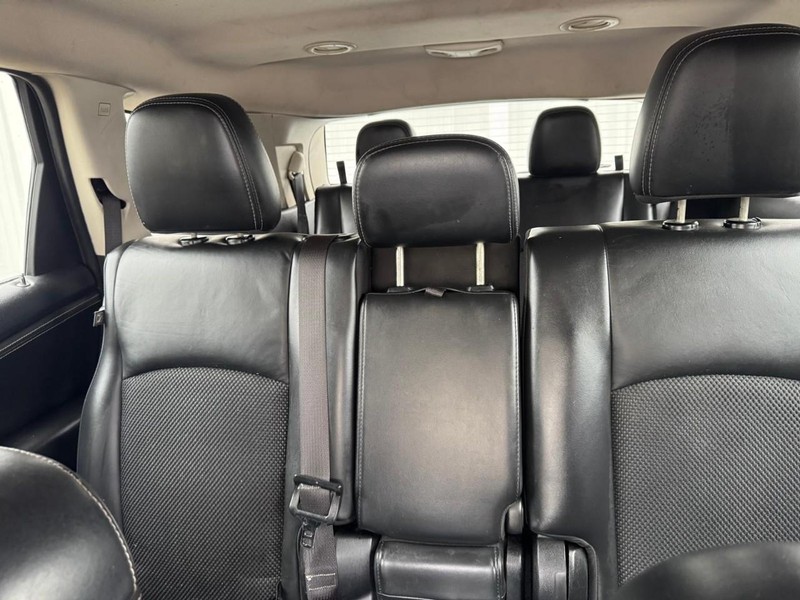 Dodge Journey Vehicle Full-screen Gallery Image 10