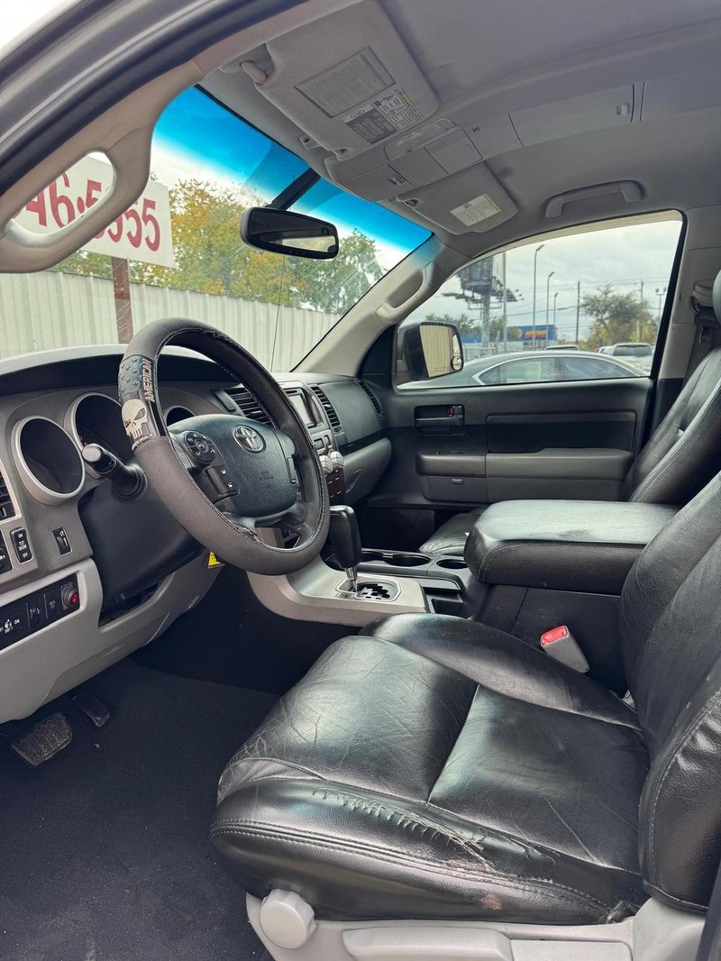 Toyota Tundra 4WD Truck Vehicle Full-screen Gallery Image 08