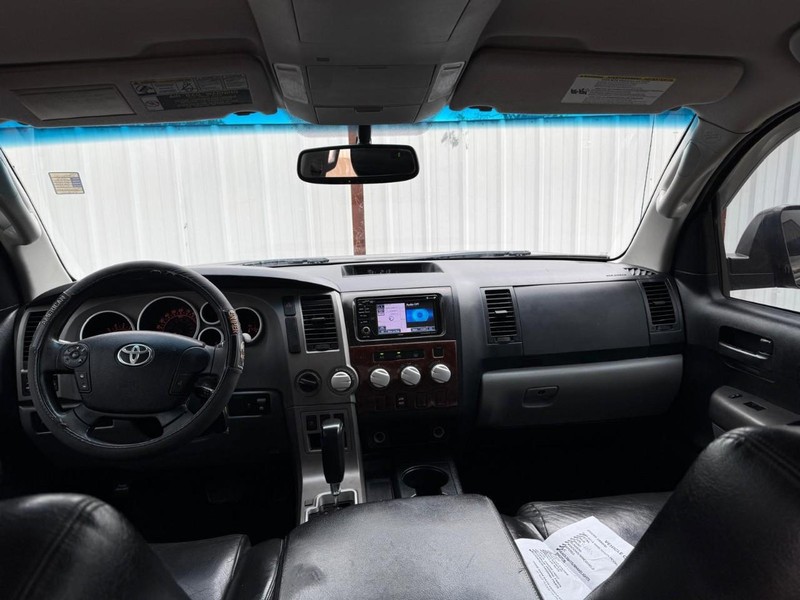 Toyota Tundra 4WD Truck Vehicle Full-screen Gallery Image 09