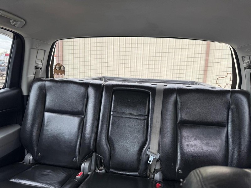 Toyota Tundra 4WD Truck Vehicle Full-screen Gallery Image 10