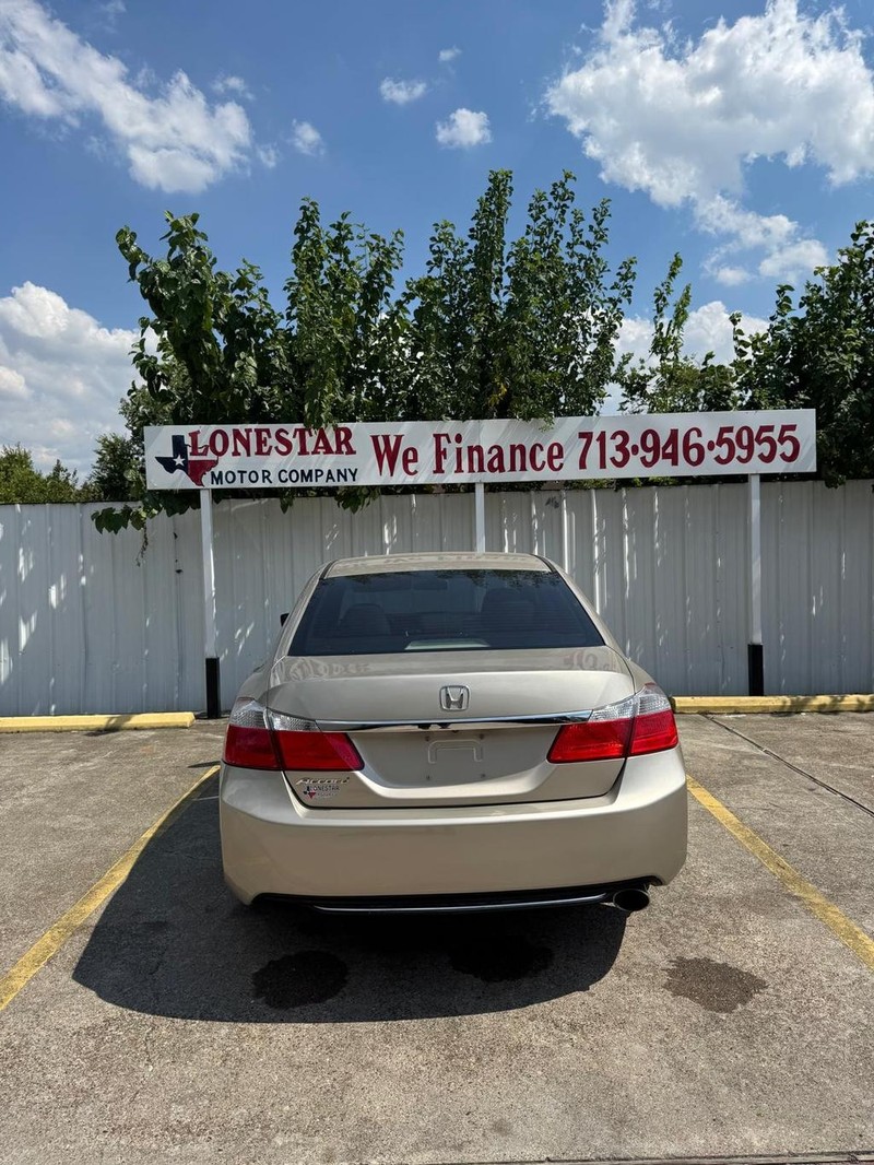 Honda Accord Sedan Vehicle Full-screen Gallery Image 04