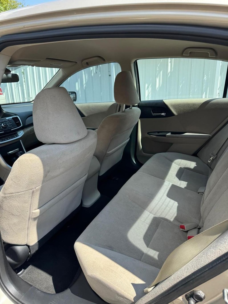 Honda Accord Sedan Vehicle Full-screen Gallery Image 09