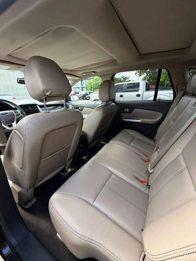 Ford Edge Vehicle Full-screen Gallery Image 08