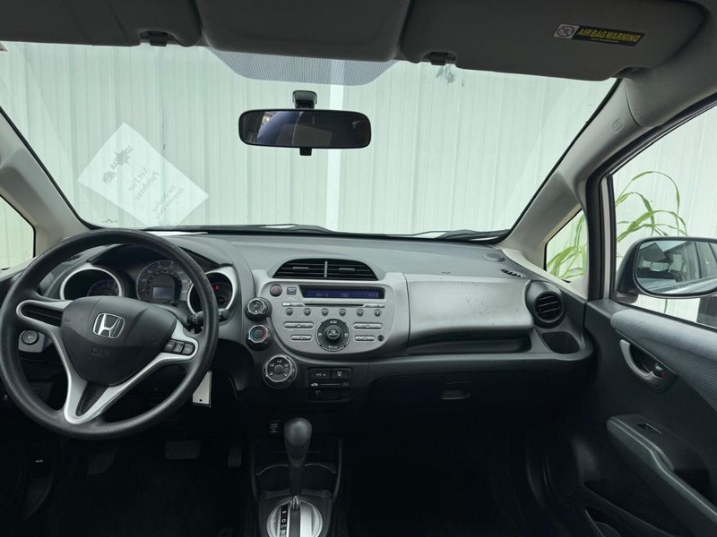 Honda Fit Vehicle Full-screen Gallery Image 10