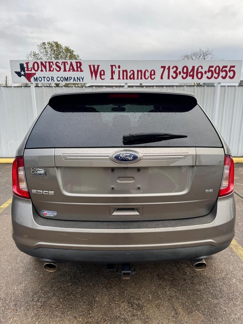 Ford Edge Vehicle Full-screen Gallery Image 04