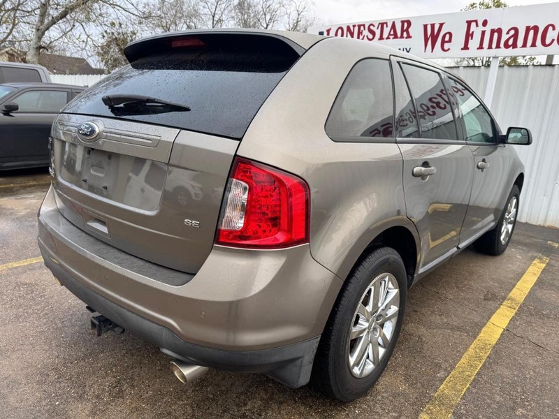 Ford Edge Vehicle Full-screen Gallery Image 05