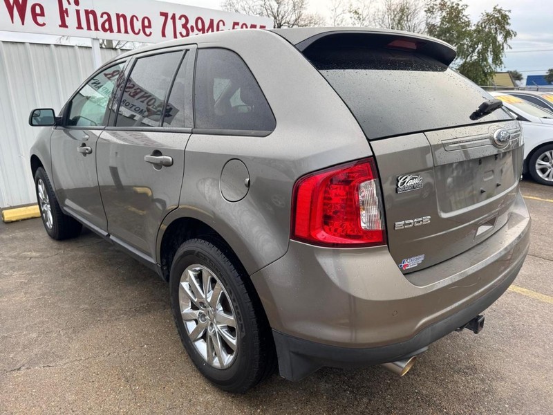 Ford Edge Vehicle Full-screen Gallery Image 06
