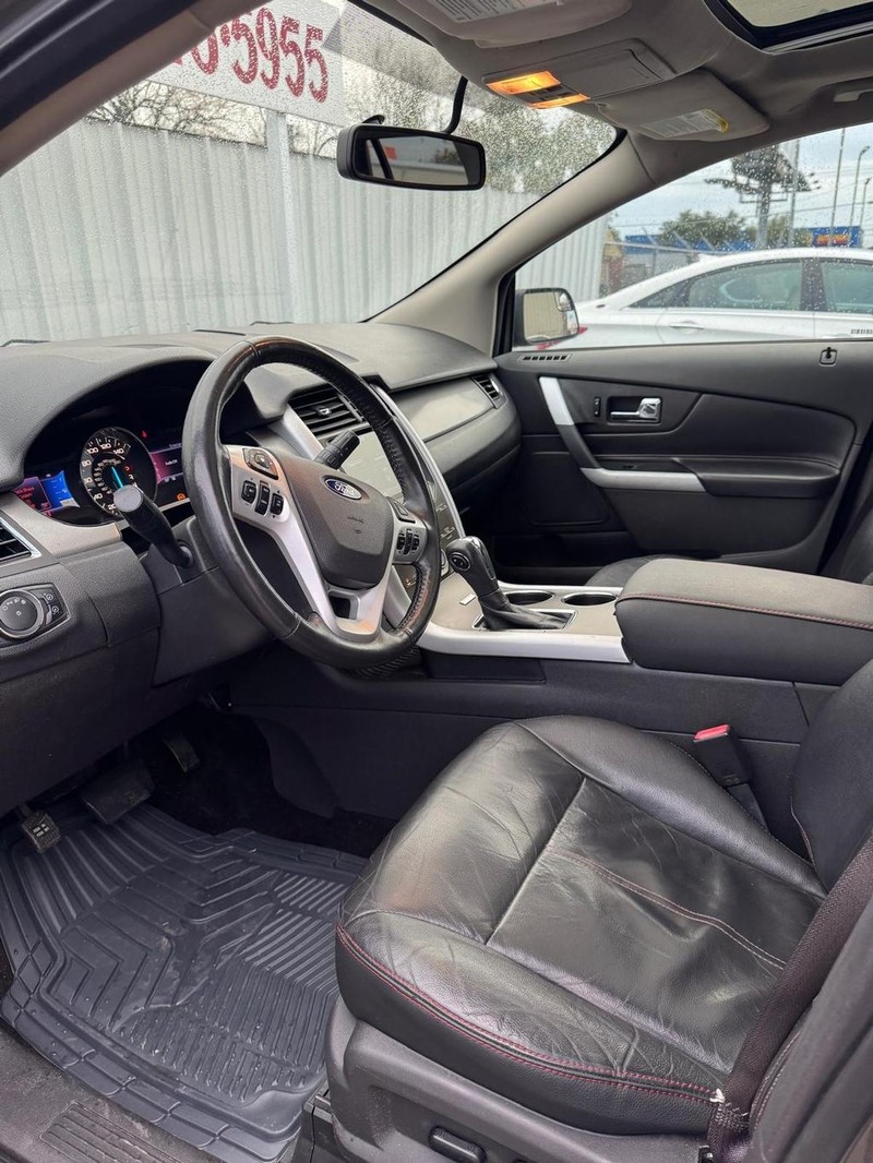 Ford Edge Vehicle Full-screen Gallery Image 08