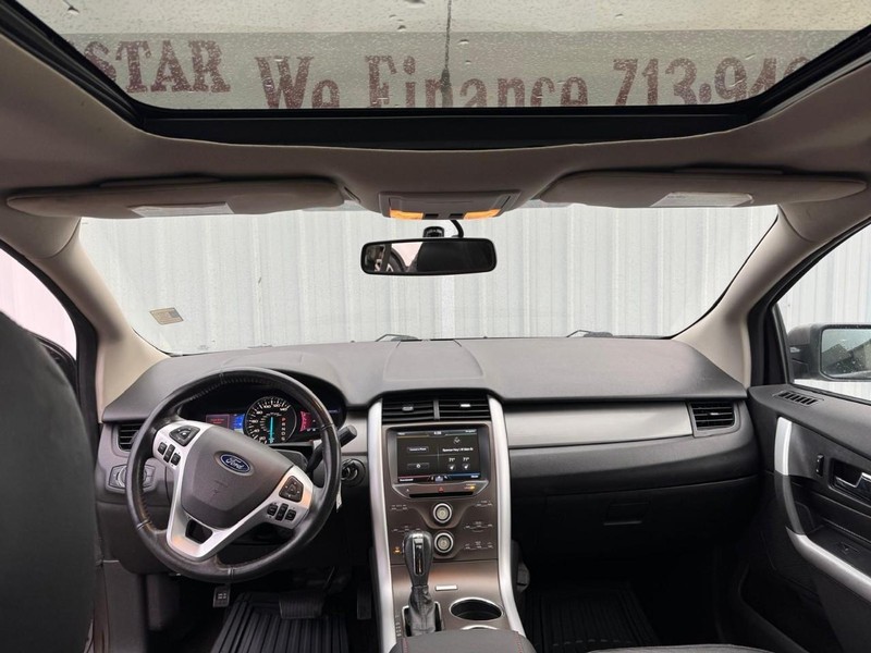 Ford Edge Vehicle Full-screen Gallery Image 09