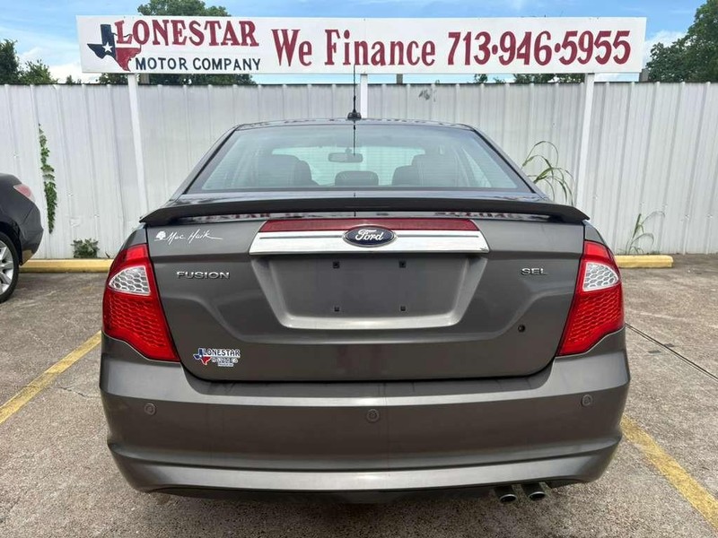 Ford Fusion Vehicle Full-screen Gallery Image 04