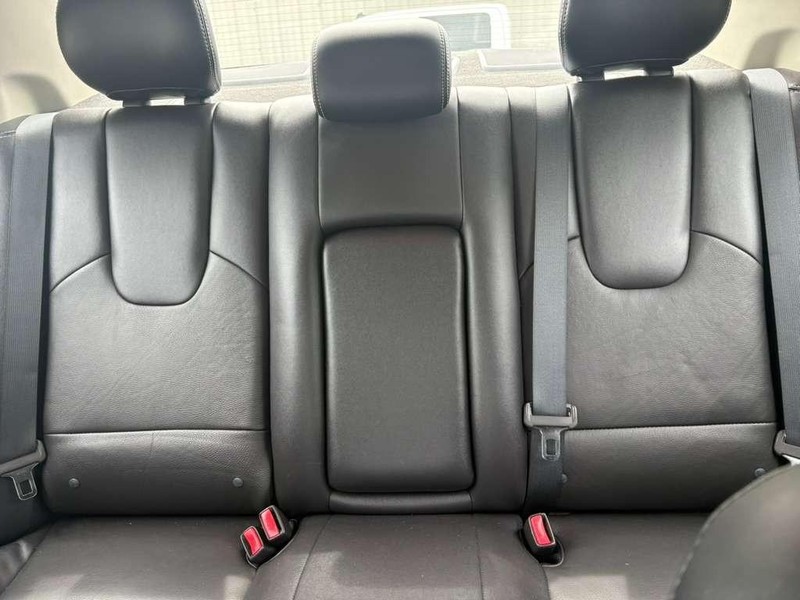 Ford Fusion Vehicle Full-screen Gallery Image 11