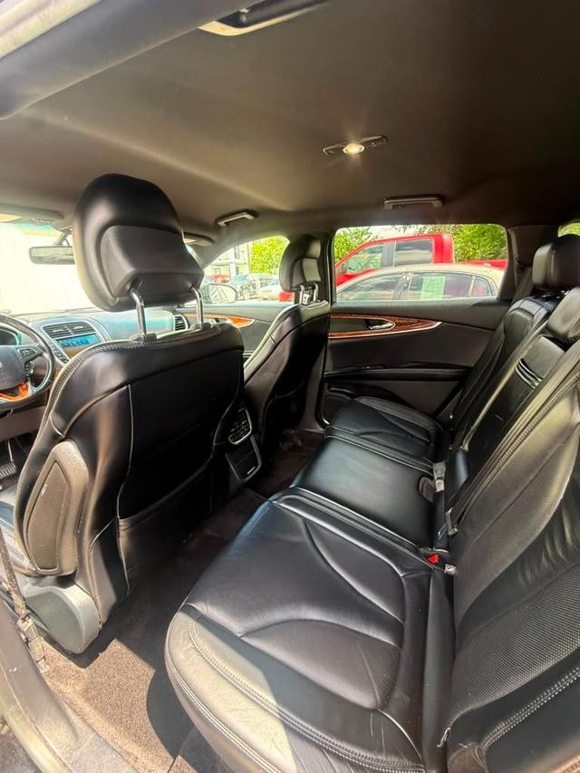 Lincoln MKX Vehicle Full-screen Gallery Image 08