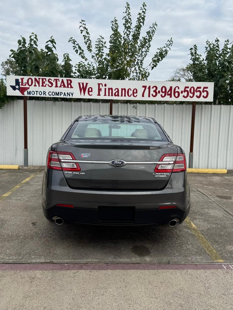Ford Taurus Vehicle Full-screen Gallery Image 04