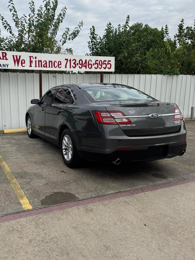 Ford Taurus Vehicle Full-screen Gallery Image 06