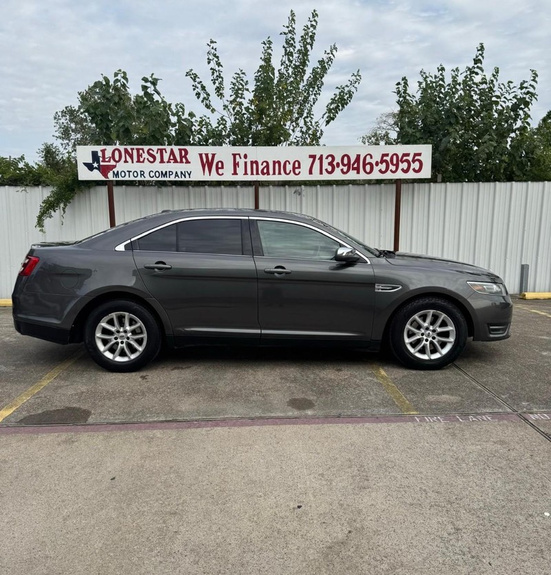 Ford Taurus Vehicle Full-screen Gallery Image 08