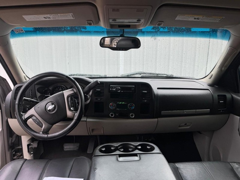 Chevrolet Silverado 1500 Vehicle Full-screen Gallery Image 10