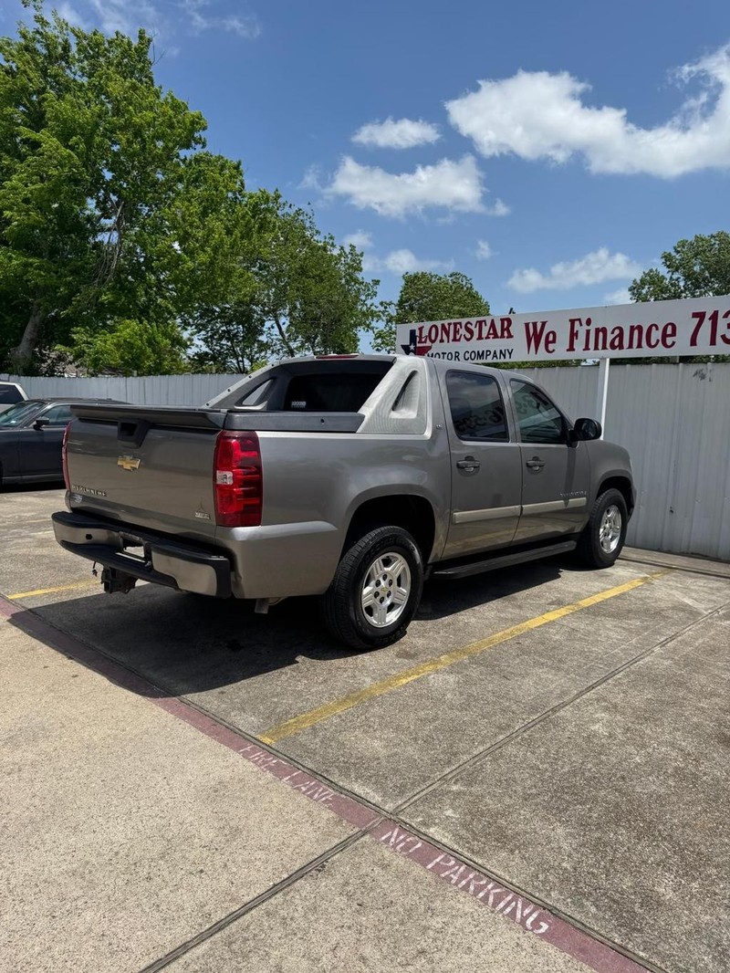 Chevrolet Avalanche Vehicle Full-screen Gallery Image 06