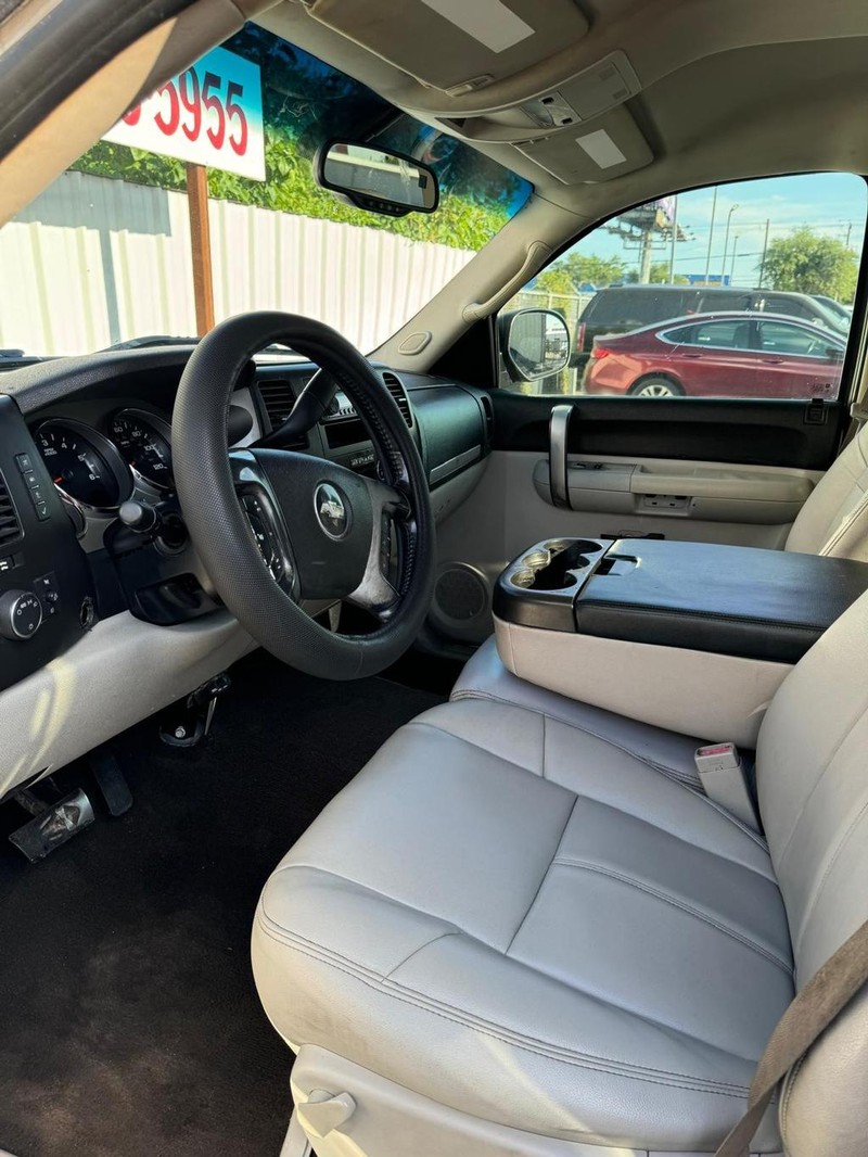 Chevrolet Silverado 1500 Vehicle Full-screen Gallery Image 08