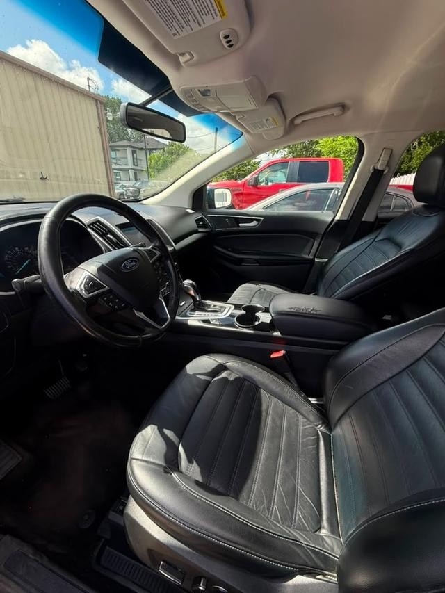 Ford Edge Vehicle Full-screen Gallery Image 06