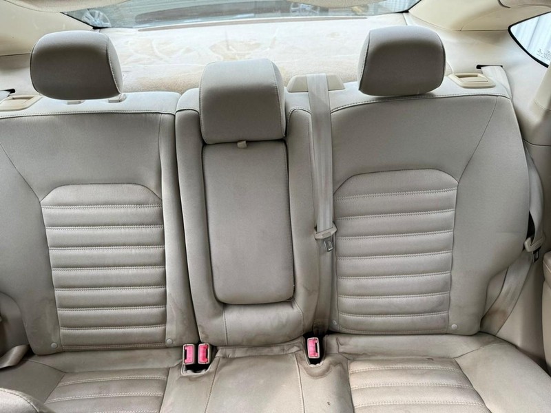 Ford Fusion Vehicle Full-screen Gallery Image 09