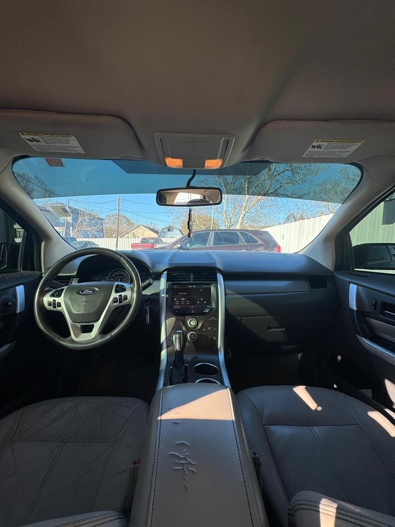 Ford Edge Vehicle Full-screen Gallery Image 08