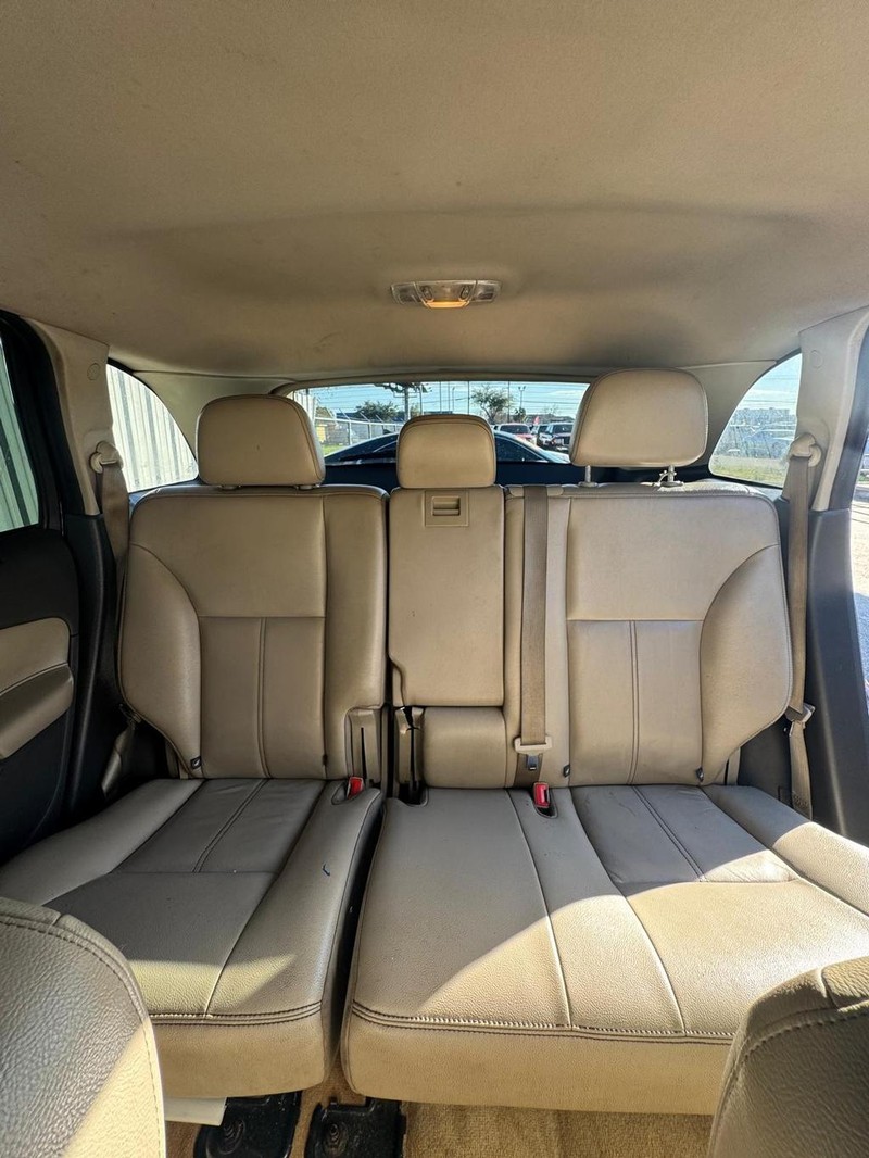 Ford Edge Vehicle Full-screen Gallery Image 09