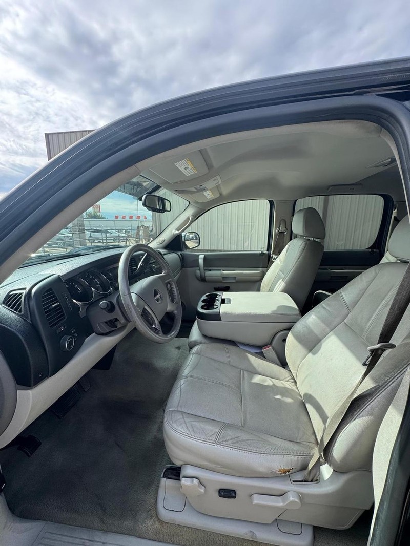 GMC Sierra 1500 Vehicle Full-screen Gallery Image 09