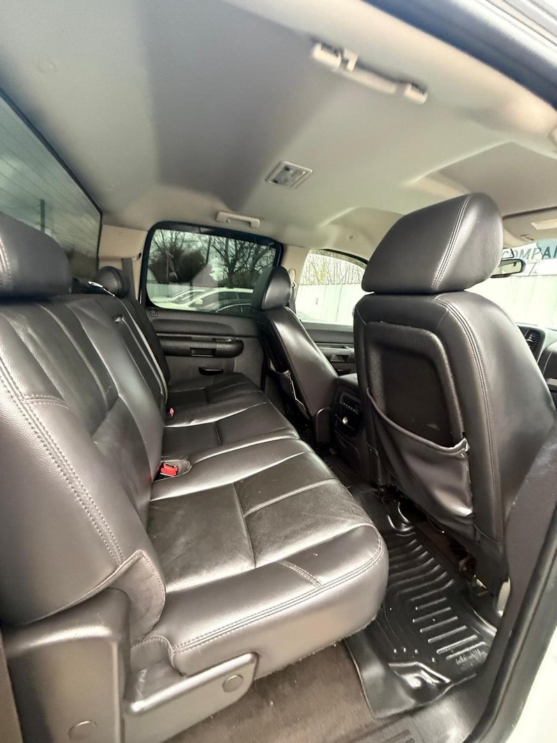 Chevrolet Silverado 1500 Vehicle Full-screen Gallery Image 08