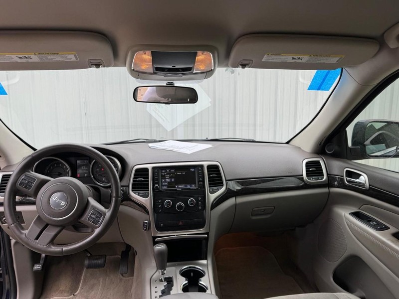 Jeep Grand Cherokee Vehicle Full-screen Gallery Image 09