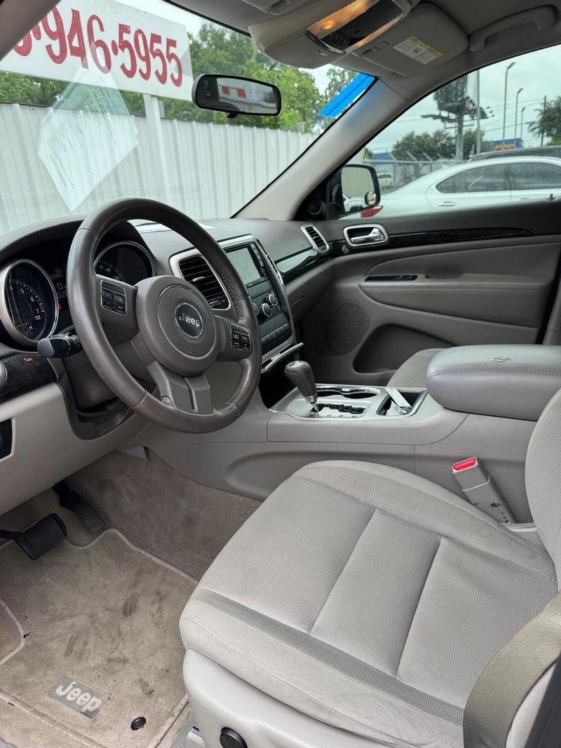 Jeep Grand Cherokee Vehicle Full-screen Gallery Image 10