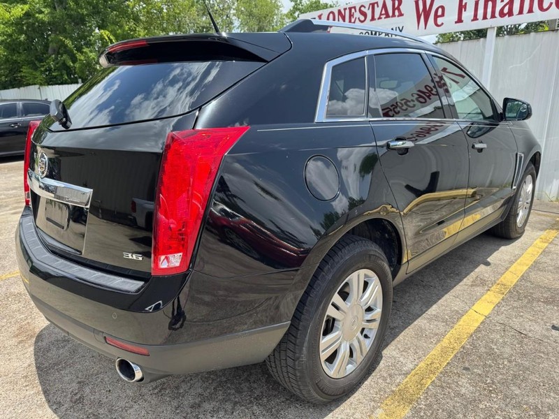 Cadillac SRX Vehicle Full-screen Gallery Image 05